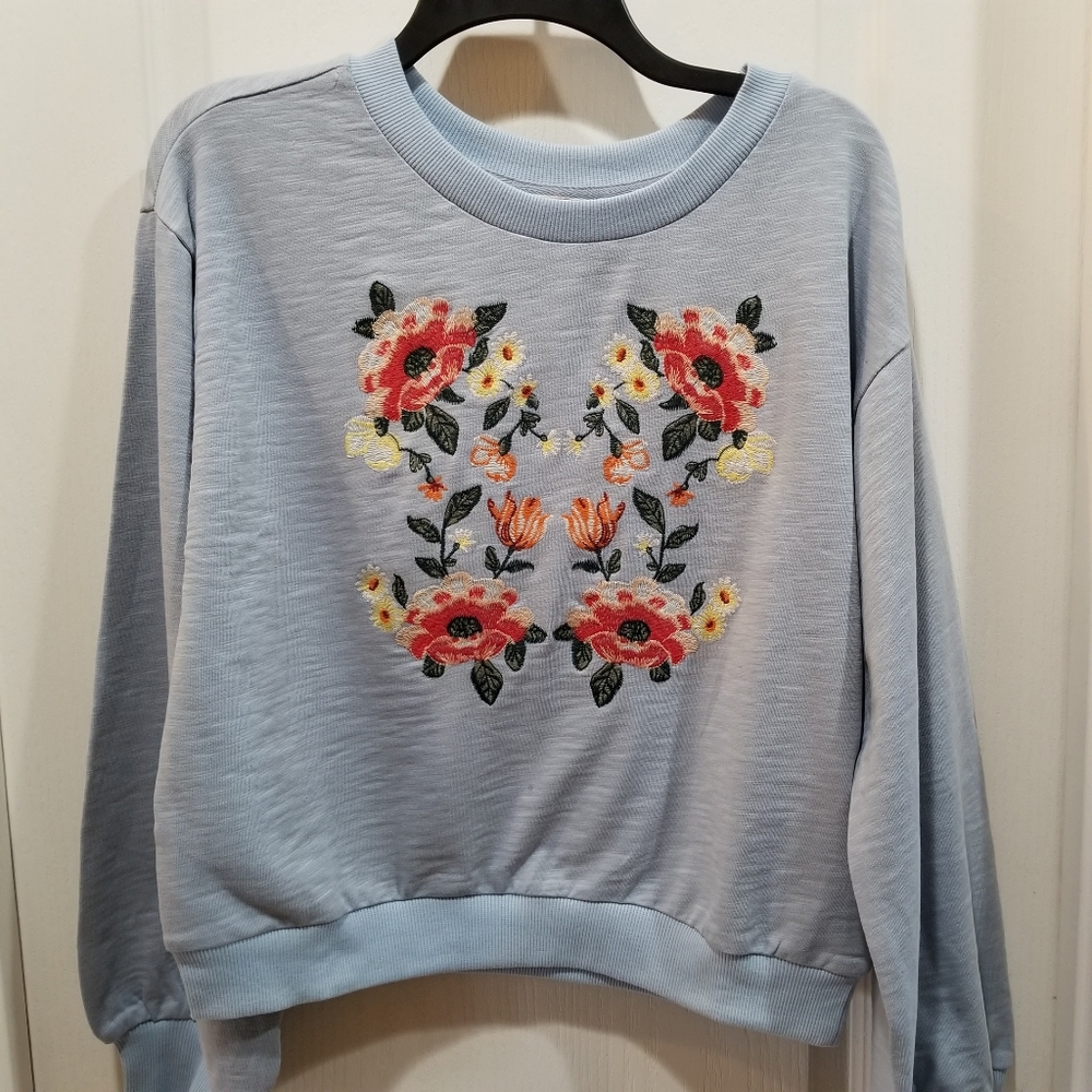 Blu-Pepper, light blue sweater with embroidery